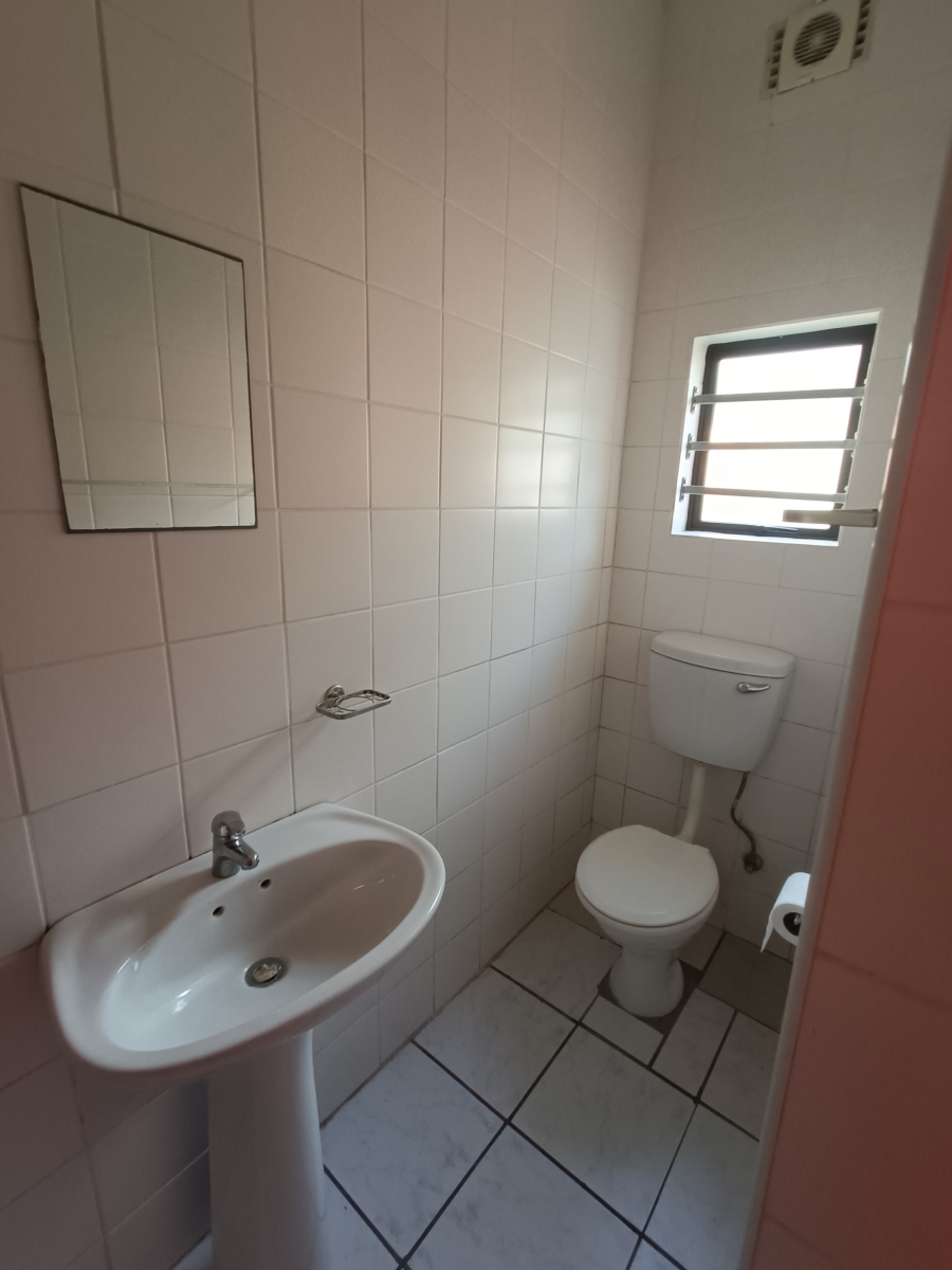 To Let 1 Bedroom Property for Rent in Cambridge Eastern Cape